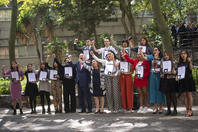 Estudiantes de la FES Acatlán reciben la medalla al servicio social 