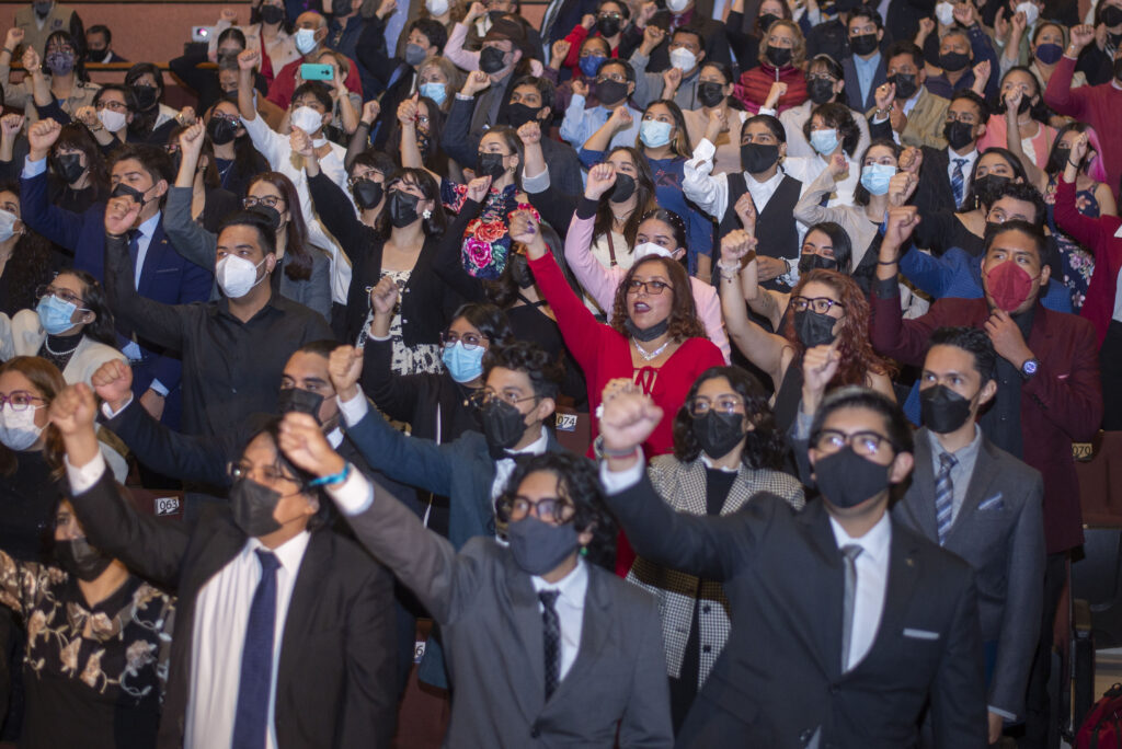 Estudiantes de la FES Acatlán cerraron un ciclo, para comenzar otro