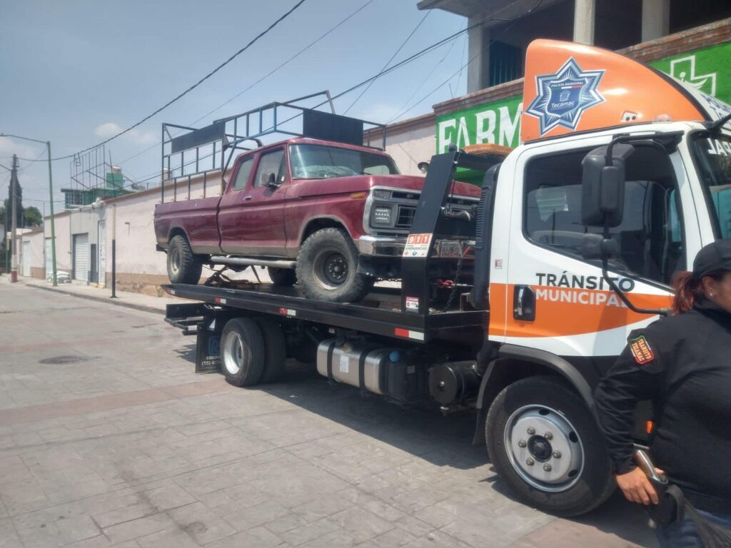 Apoyan a más de mil automovilistas con servicio gratuito de grúas, en Tecámac