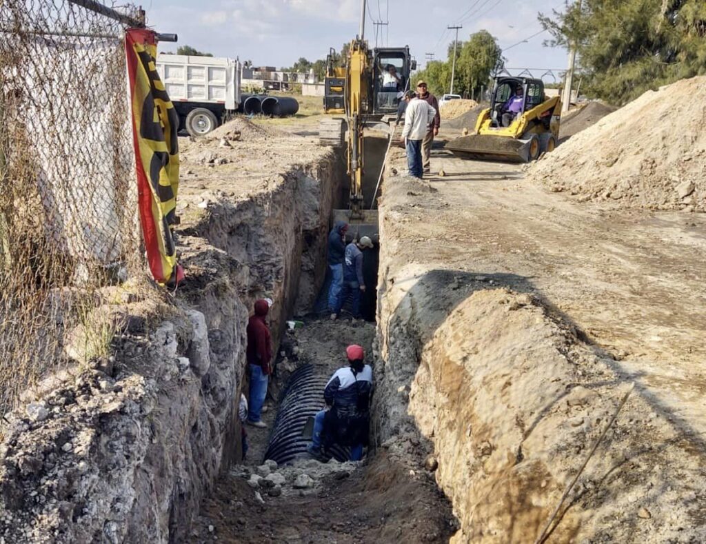 Supervisan avances del Colector Norte en Reyes Acozac, Tecámac