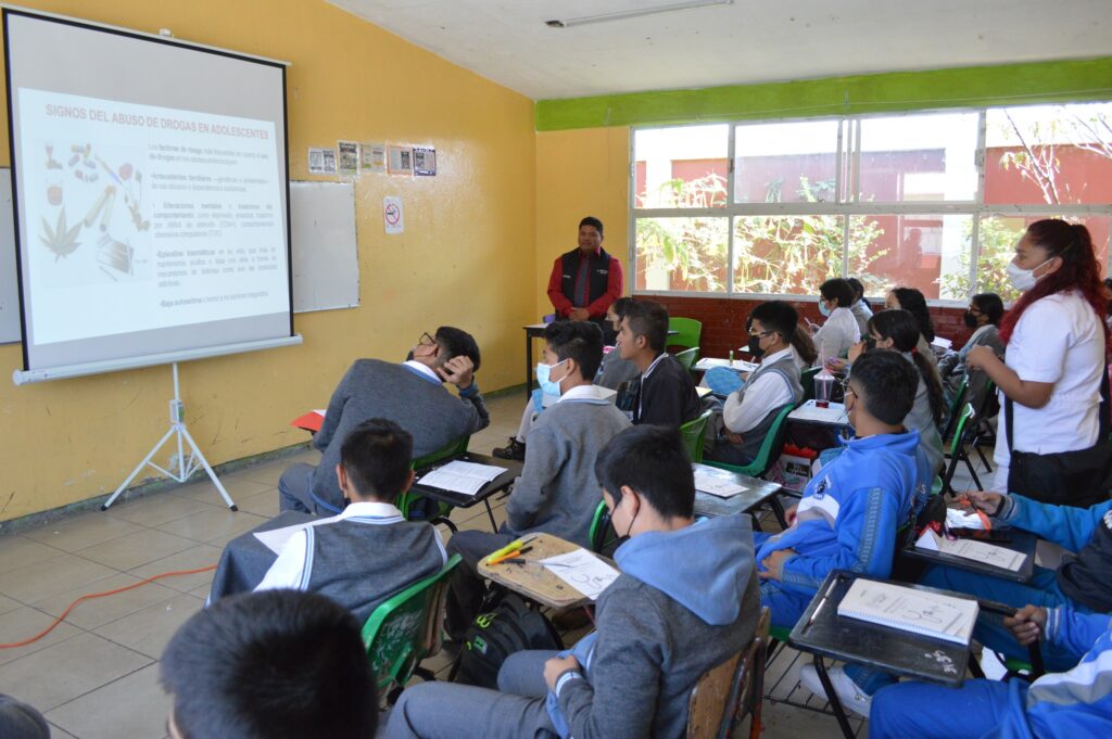 Realizan taller con estudiantes de secundaria y preparatoria para prevenir drogas,  en Chimalhuacán
