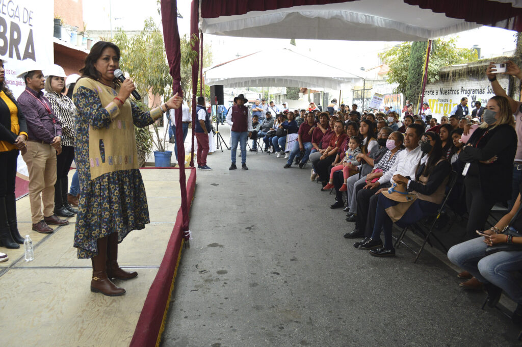 Entregan obras en zonas de alta marginación, en Chimalhuacán
