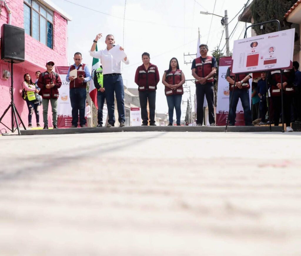 Ecatepec: pavimentan más de 700 mil metros de calles y avenidas, abandonadas durante 30 años