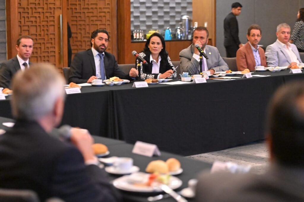 Impulsaré crecimiento económico del Edomex: Alejandra del Moral a la industria textil