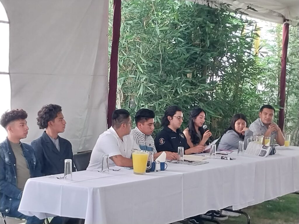 Alumnos y trabajadores de la Universidad de Chapingo anuncian su respaldo a Delfina Gómez