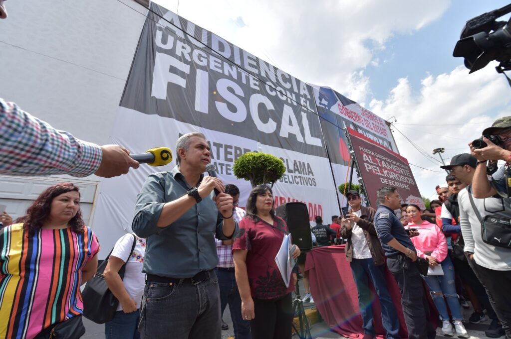 Alcalde de Ecatepec encabeza caravana ciudadana a Toluca para exigir combate al crimen organizado