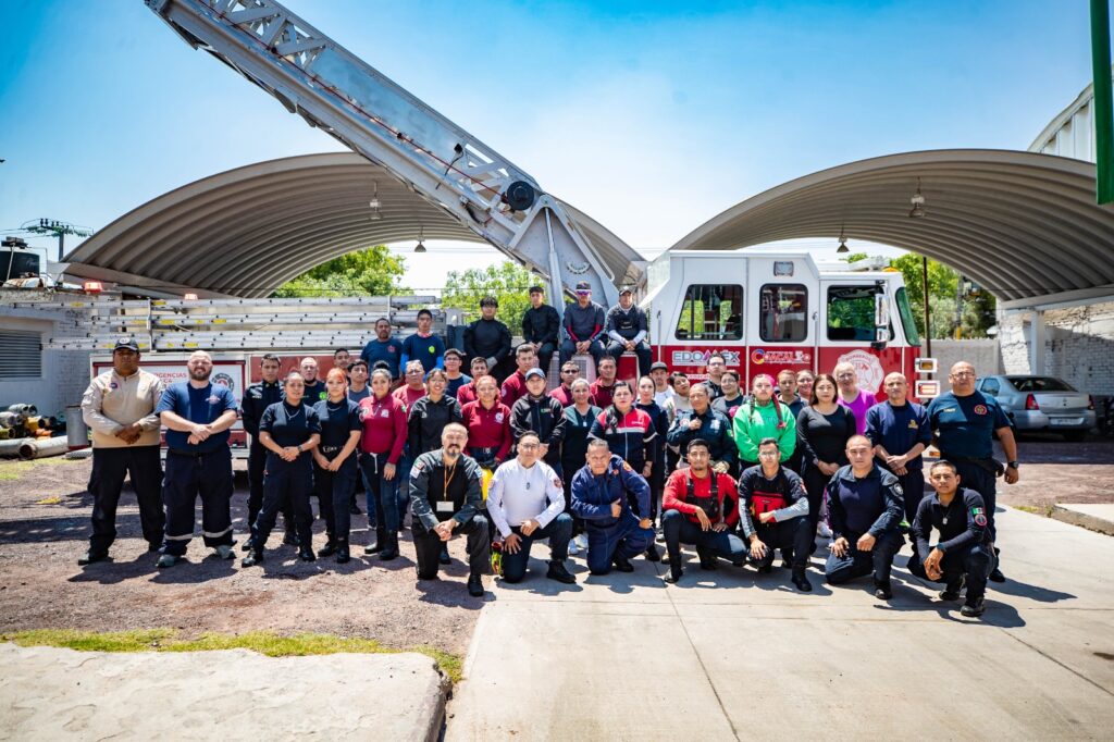 Capacitan a bomberos y voluntarios de Coacalco en rescates verticales