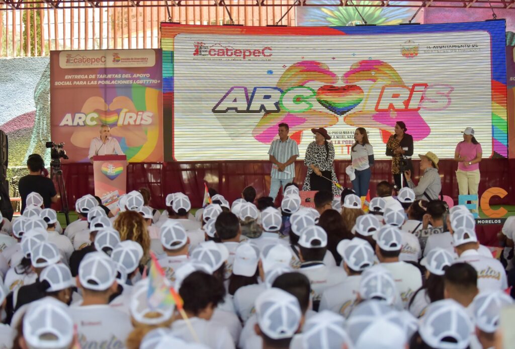 Entregan Tarjeta Arcoiris a mil 500 personas LGBTTTIQ+ en Ecatepec; buscan revertir discriminación