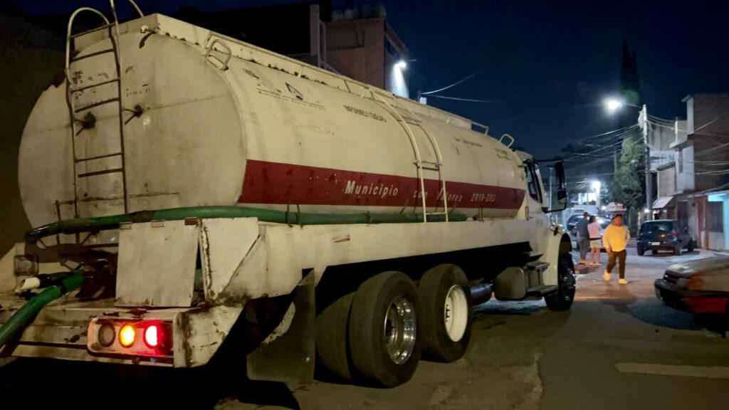 Ecatepec recibe caudal de agua más bajo de la historia; autoridades aplican plan emergente de reparto en pipas