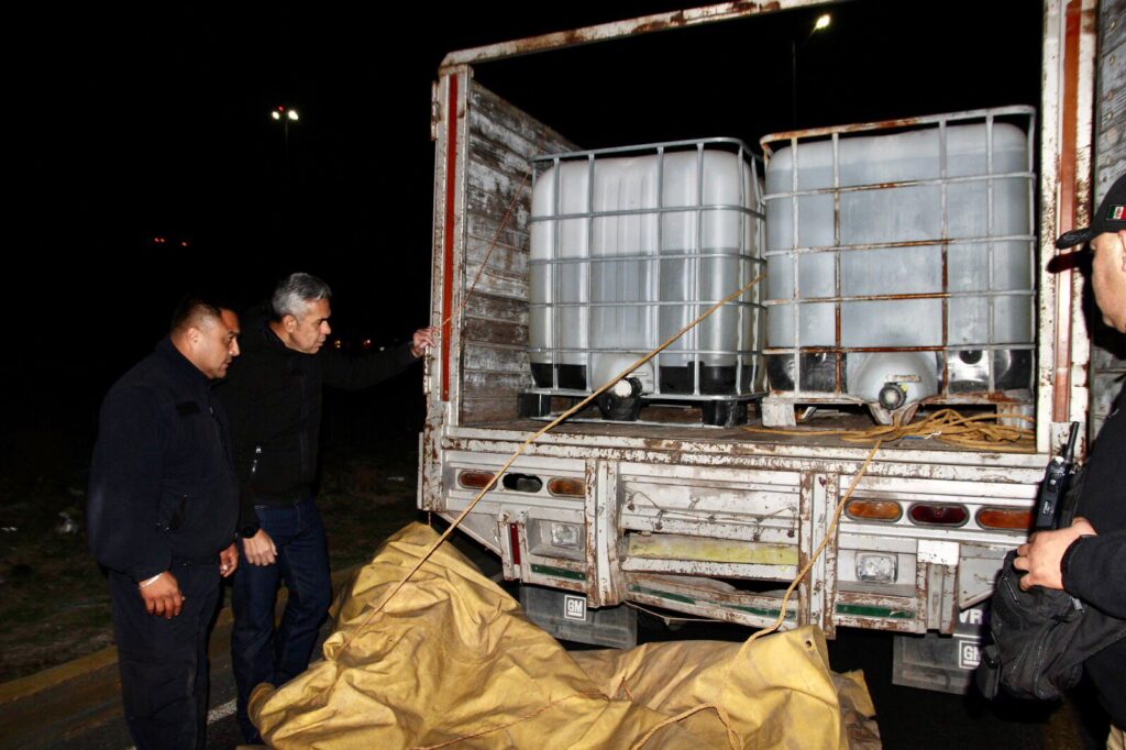 Ecatepec: aseguran camioneta con 4 mil litros de ‘huachicol’