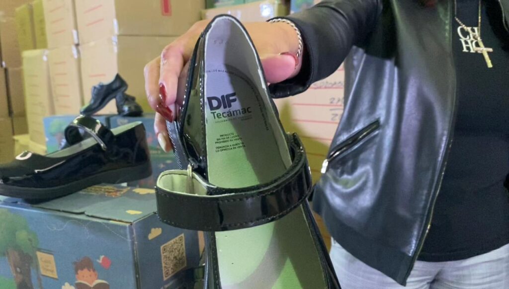 Tecámac: supervisa alcaldesa programa para entrega gratuita de calzado escolar
