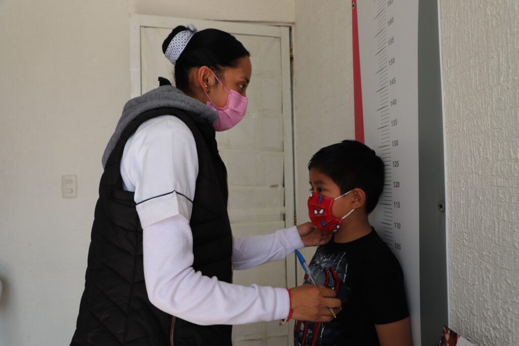 Benefician economía de familias con campaña de certificados médicos escolares, en Tecámac