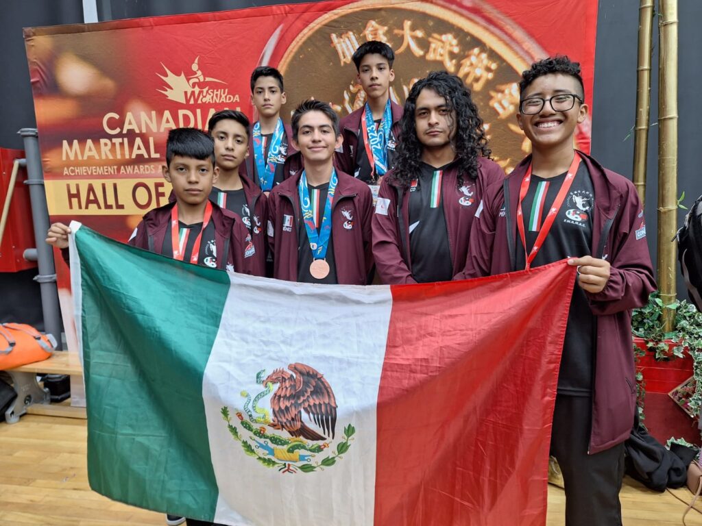 Atletas de Chimalhuacán ganan medallas en el Campeonato Panamericano de Wushu en Canadá