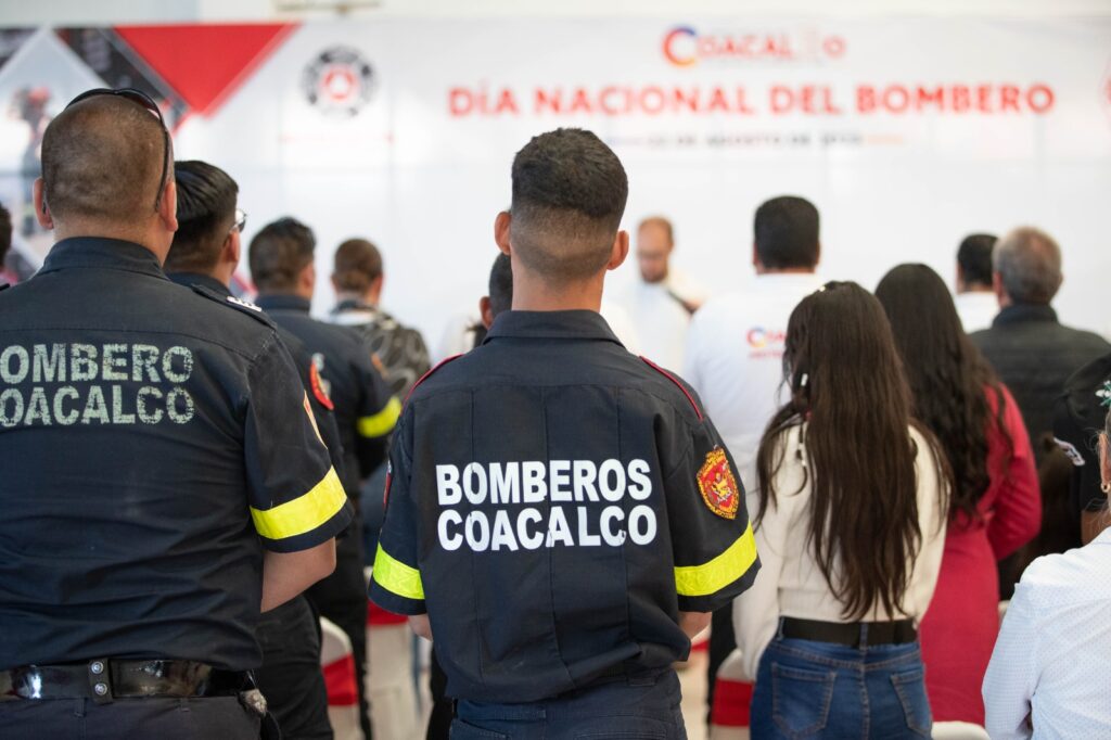 Reconocen labor y compromiso de bomberos con familias de Coacalco