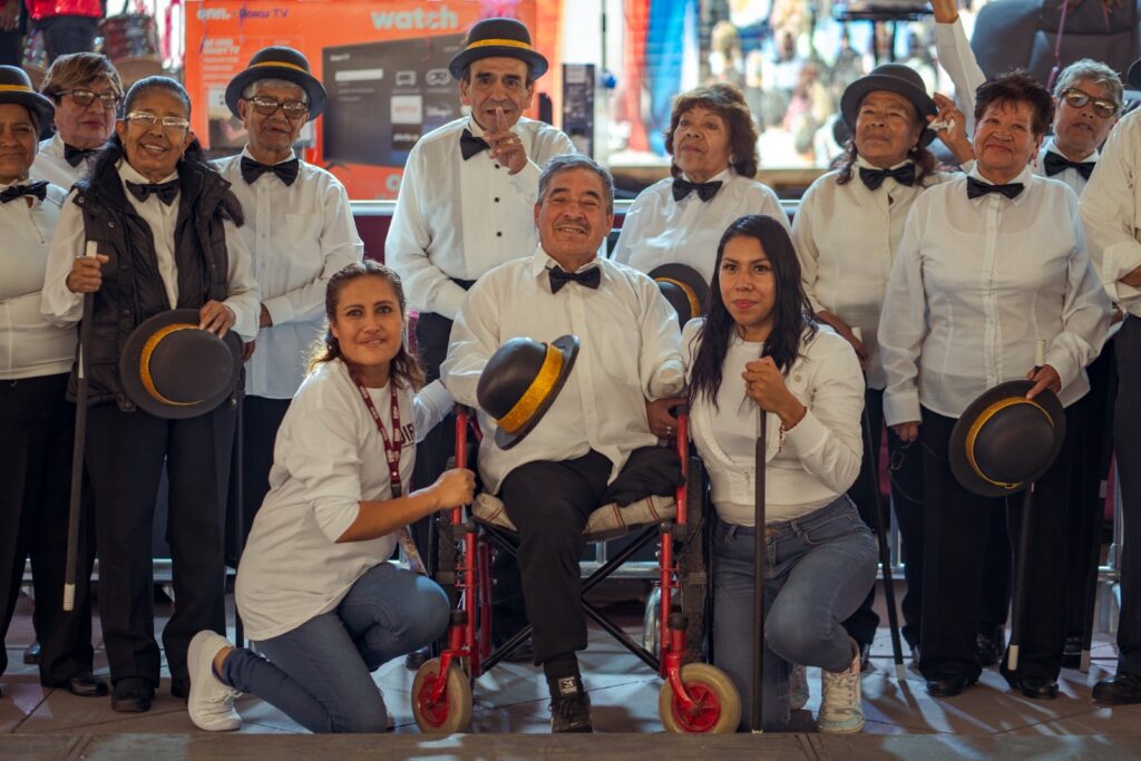 Reconocen y festejan a adultos mayores en Chimalhuacán