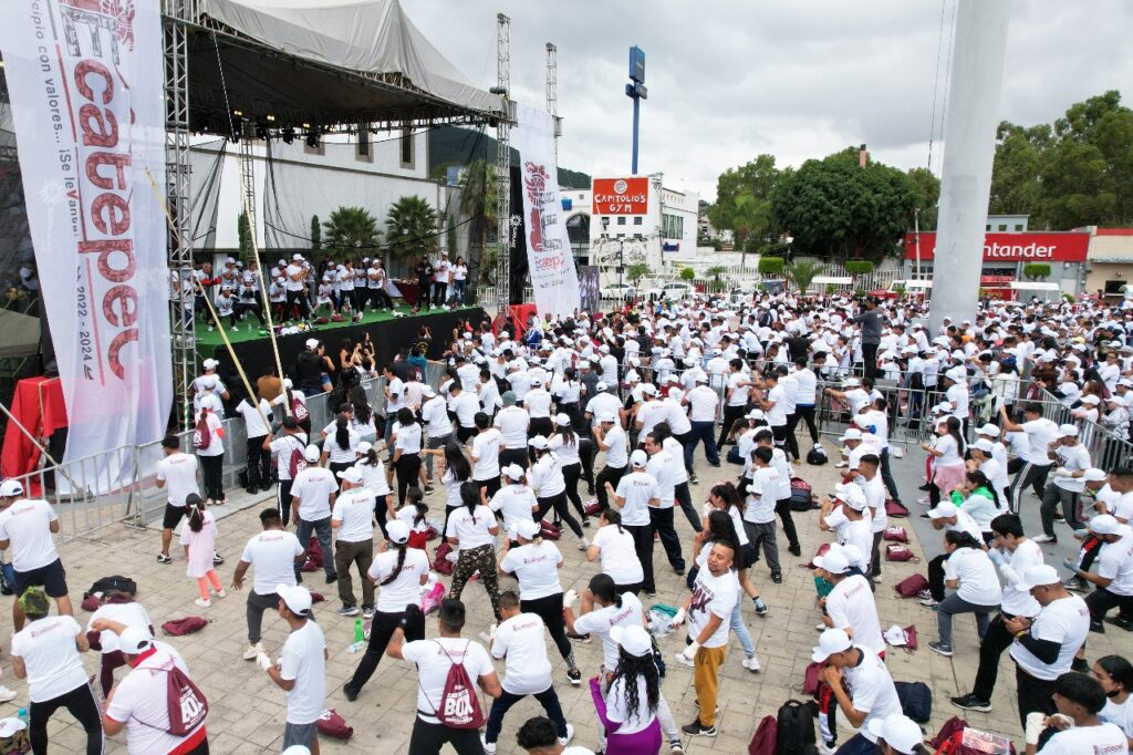 Ecatepec: más de 3 mil en clase masiva de boxeo impartida por Juan Manuel «Dinamita» Márquez