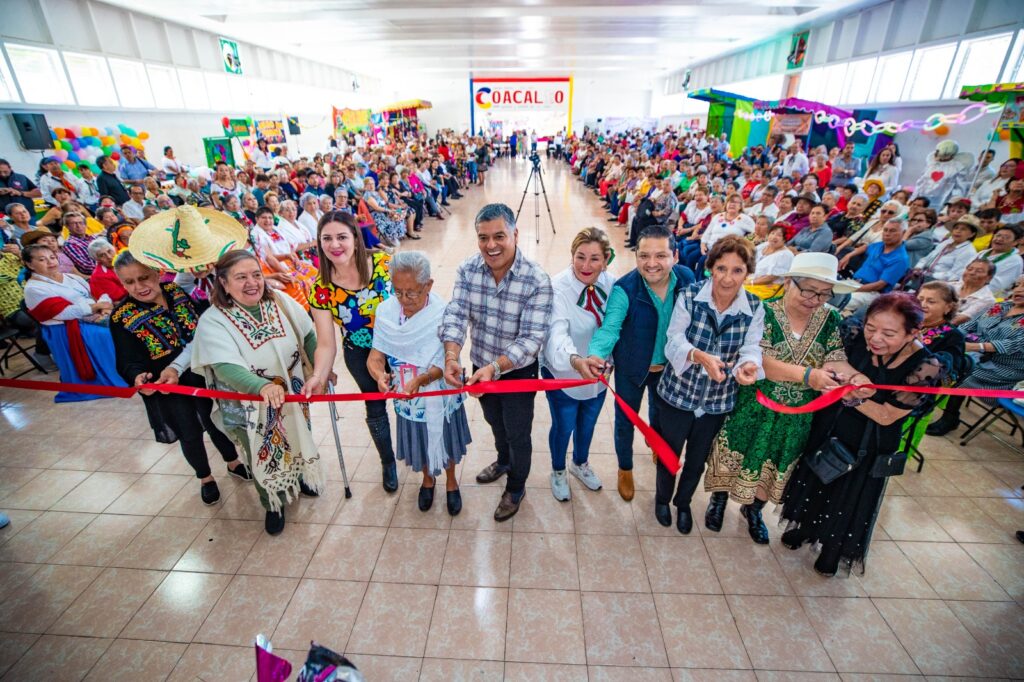 Festejan a abuelitas y abuelitos con gran kermés mexicana, en Coacalco