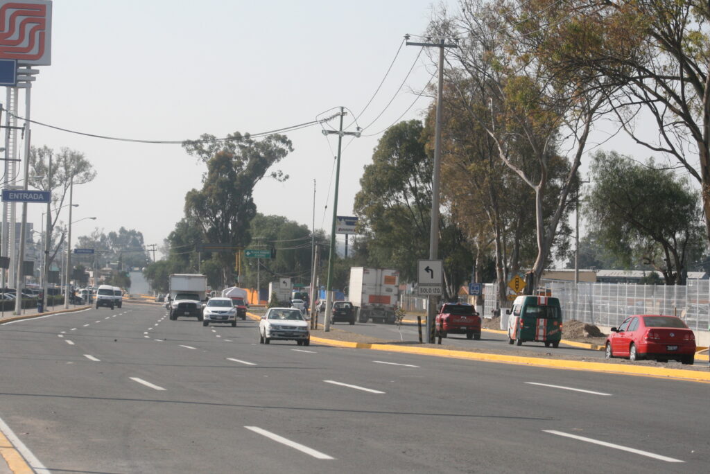 Comerciantes y empresarios rechazan intento de diputados de reinstalar tianguis de autos en Venta de Carpio