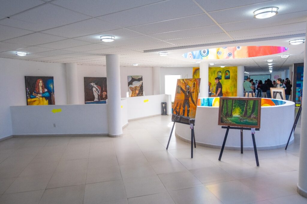 Muestran talento de mujeres coacalquenses en exposición de arte