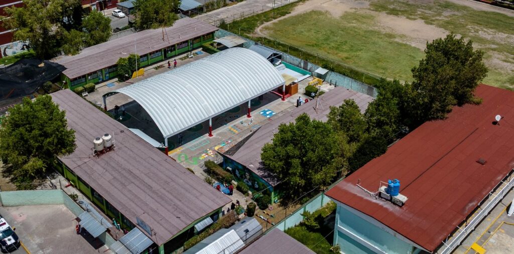 Benefician a más estudiantes con arcotechos, en Coacalco