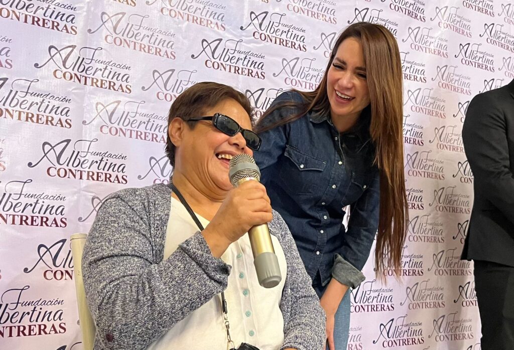 Celebra Esmeralda Vallejo trabajo conjunto gobierno-sociedad para beneficiar con entrega de apoyos a personas vulnerables de Ecatepec