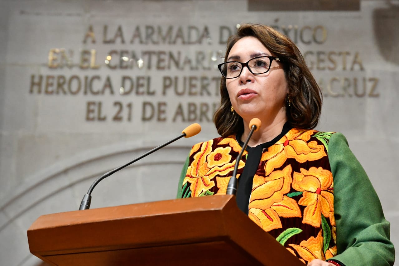 Azucena Cisneros abusos