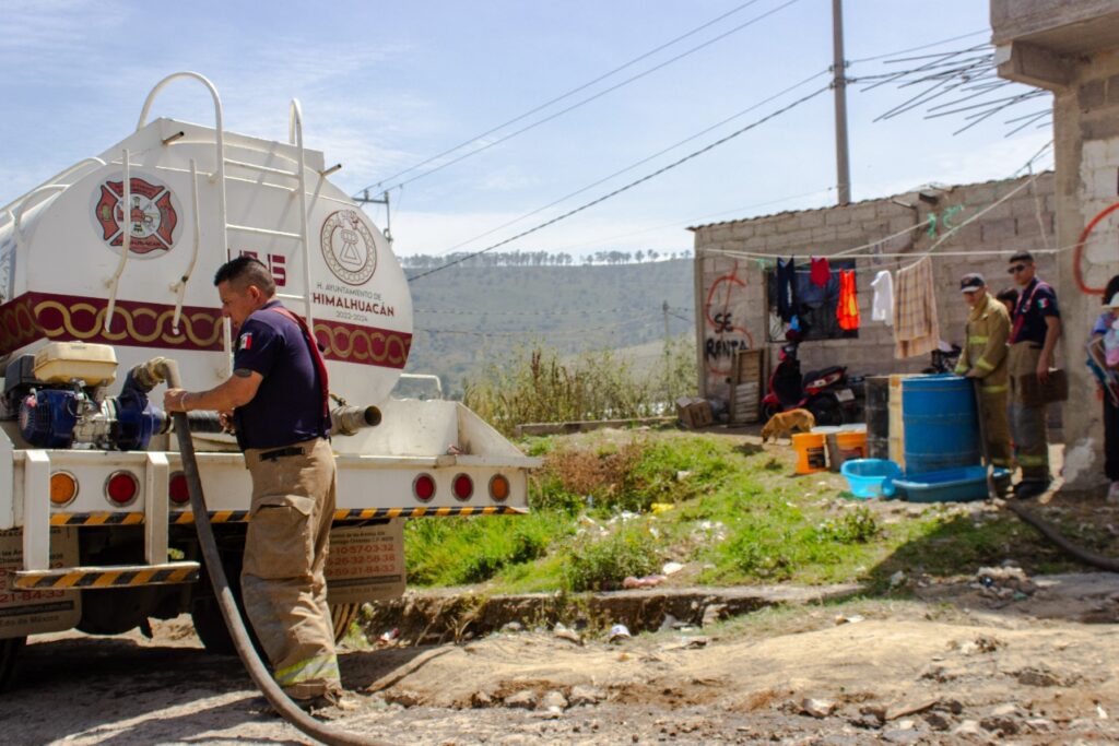 Llevan servicios de salud y agua a familias con «Operativo Trabajando en Escalerillas», en Chimalhuacán