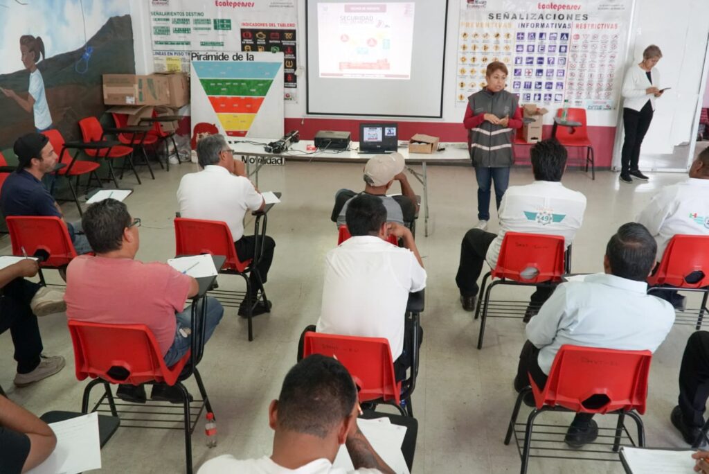 Capacitan a más de 650 choferes de transporte público en seguridad y cultura vial