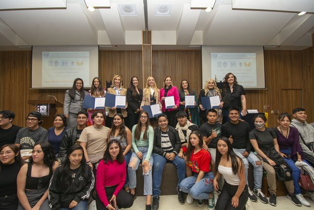 Mujeres FES Acatlán