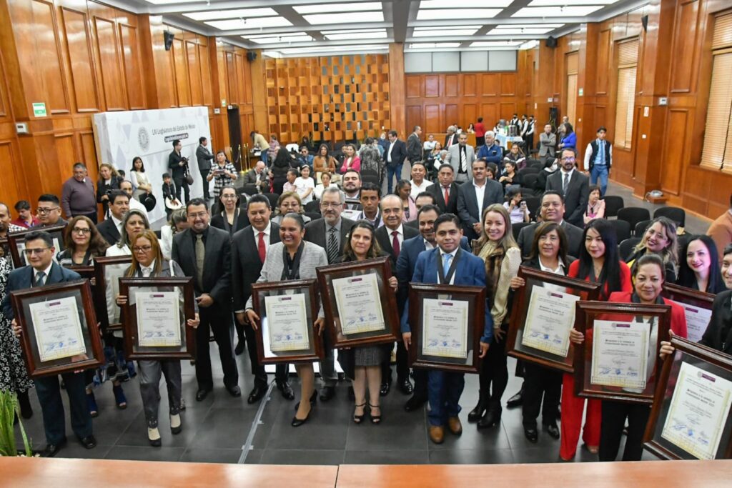 Por primera vez Congreso local reconoce a 23 maestras y maestros del Edomex