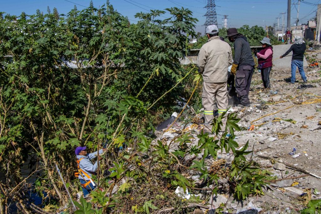 Retiran más de 90 toneladas de basura del Canal de la Compañía, en Chimalhuacán