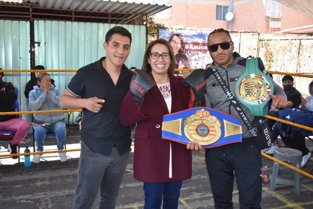 Apoya Azucena Cisneros impulso al boxeo en Ecatepec