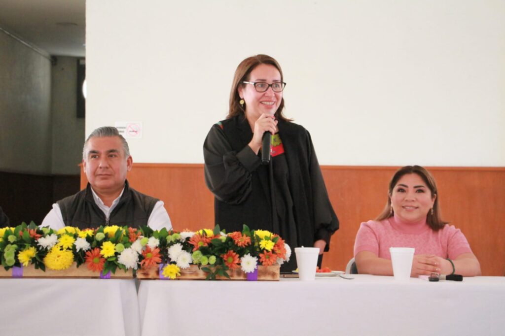 Empresarios de la Central de Abasto Ecatepec piden apoyo a Azucena Cisneros para atender inseguridad, falta de agua y basura