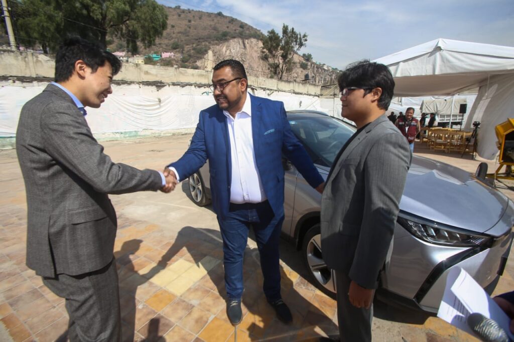 Llegan más inversiones a Ecatepec: colocan primera piedra de agencia automotriz china