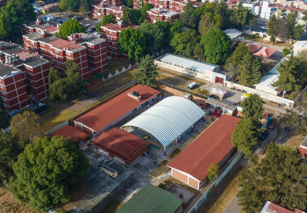 Fortalecen infraestructura educativa en Coacalco con arcotechos