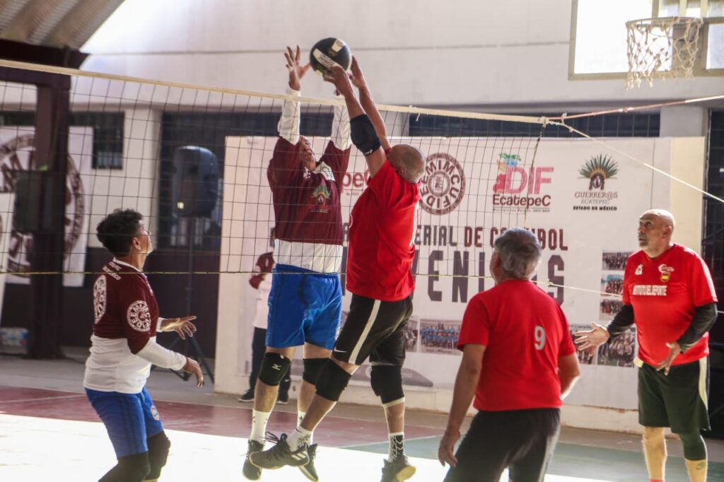 Activan a docentes jubilados y personas de la tercera edad con torneo de cachibol, en Ecatepec