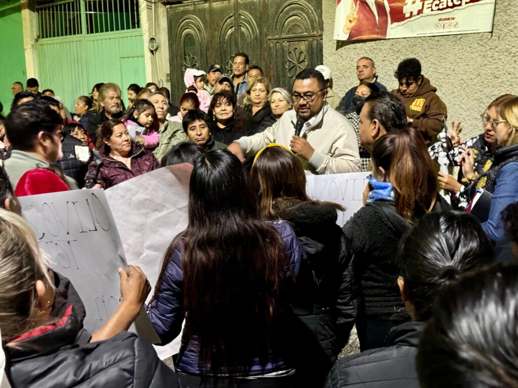 Autoridades y vecinos acuerdan pavimentación de calles en zona de alta marginación en Ecatepec