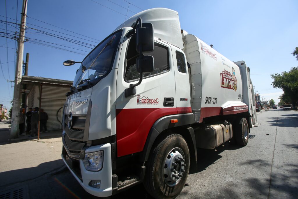En operación, 100 camiones recolectores de basura para limpieza de 2 mil 500 km en Ecatepec