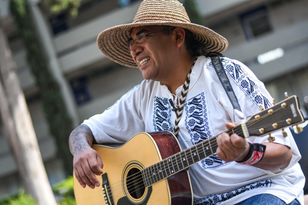 Estudiante de hñähñu obtuvo primer lugar en Ecuador con relato de «El manotas, el perro pastor»