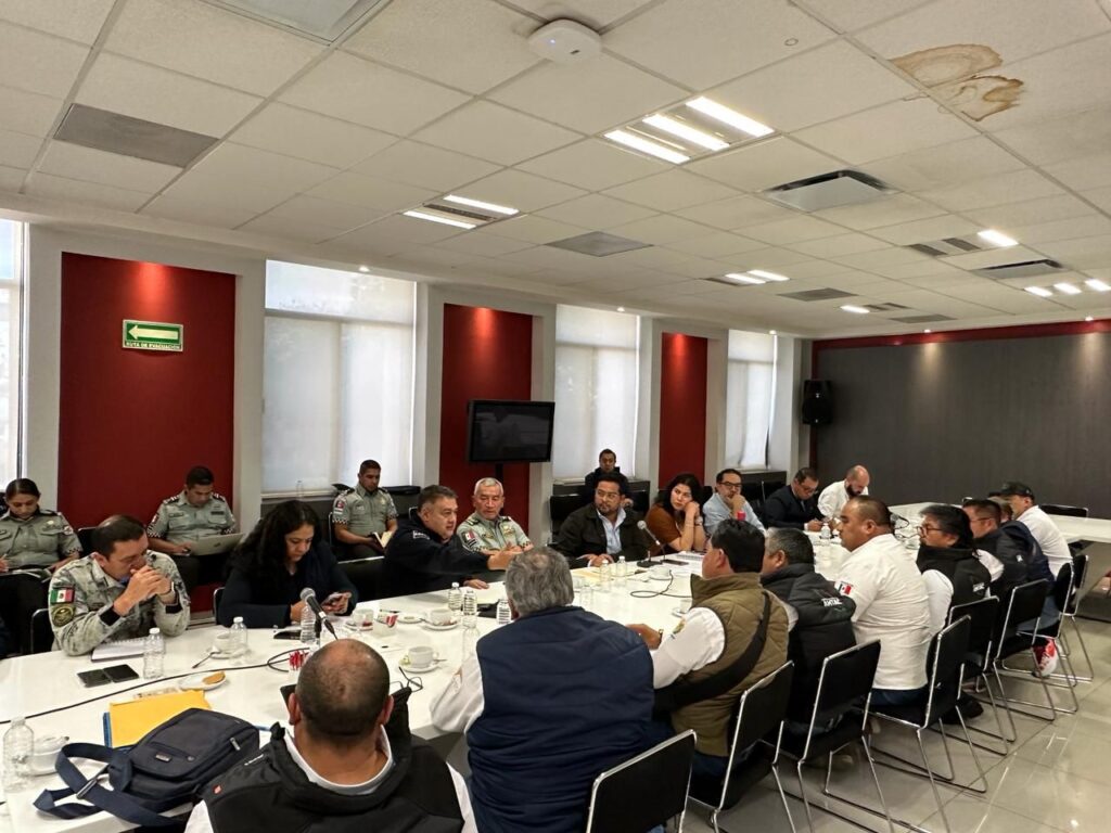 Gobierno federal y autotransportistas acuerdan continuar mesas de trabajo y evitar paro nacional