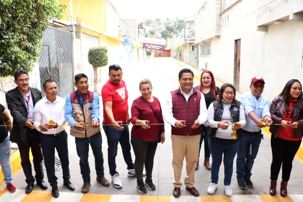 Entregan más obras urbanas a familias del barrio Villa Xochitenco, en Chimalhuacan