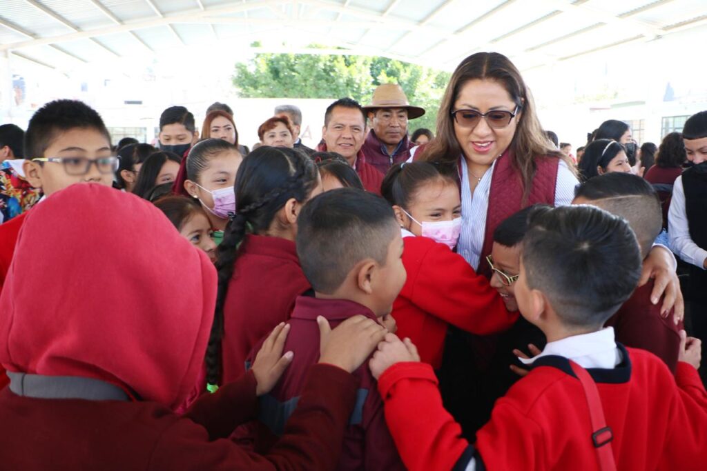 Vecinos y alumnos se benefician con obras urbanas y educativas, en Chimalhuacán