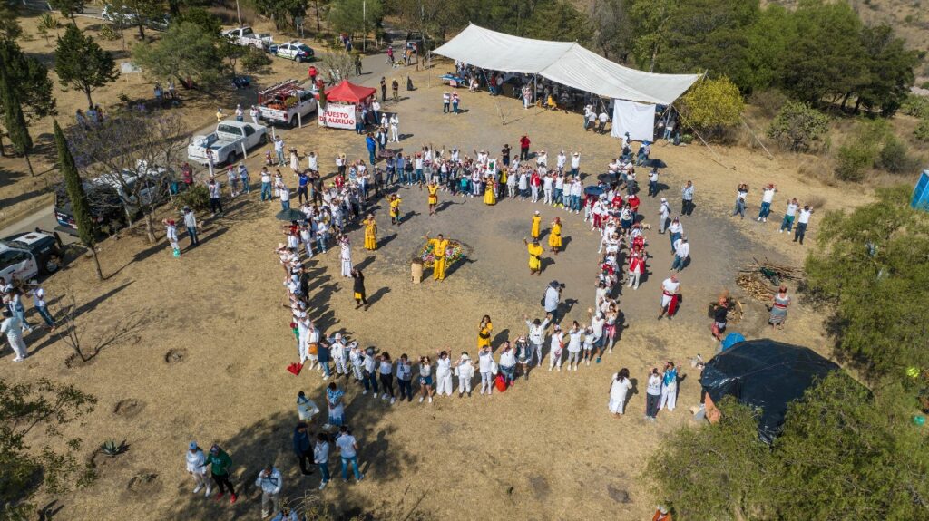 Coacalco: familias danzan en la Sierra de Guadalupe para recibir la primavera