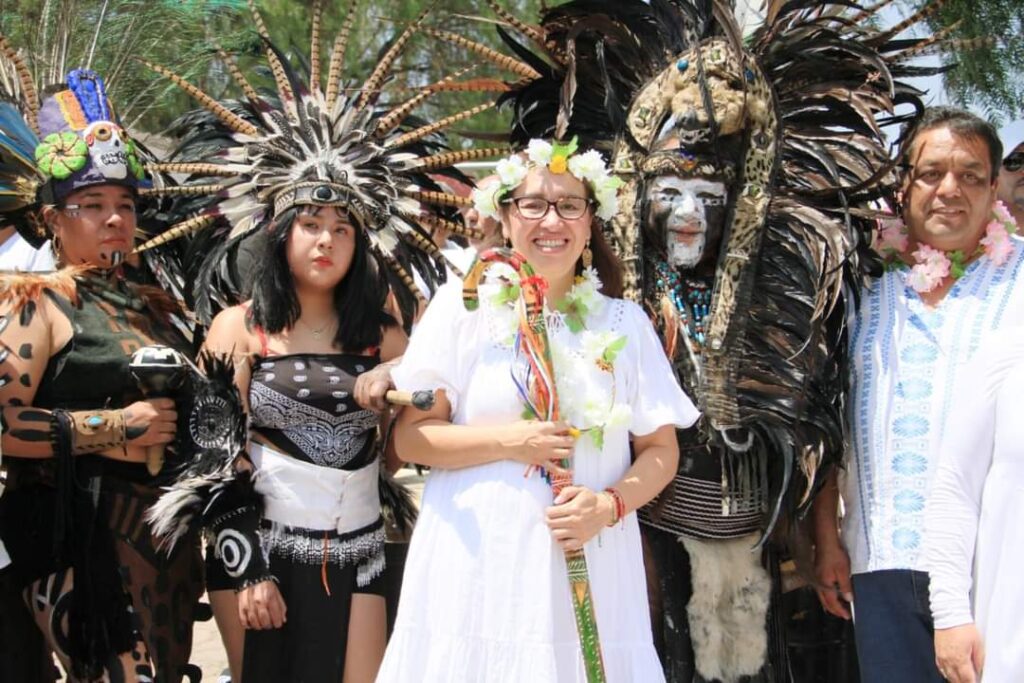 Ecatepec:  pueblos originarios entregan bastón de mando a Azucena Cisneros