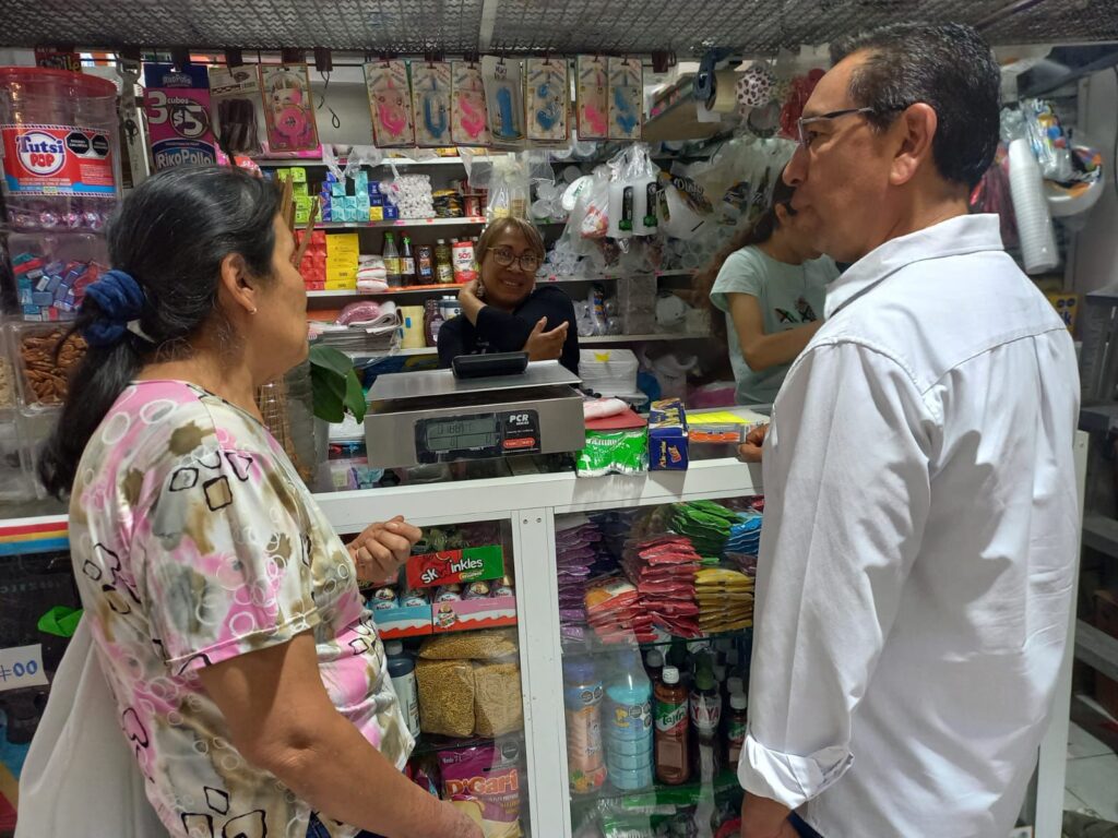 Abrir calles y eliminar parquímetros en San Cristóbal, piden vecinos a Indalecio Ríos