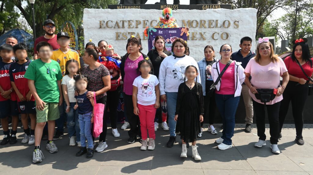 Celebran a miles de niñas y niños con caravanas de alegría, en Ecatepec