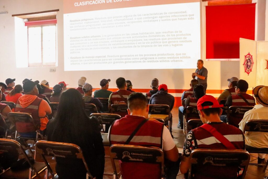 Capacitan a trabajadores para dar buen manejo a los residuos sólidos, en Chimalhuacán