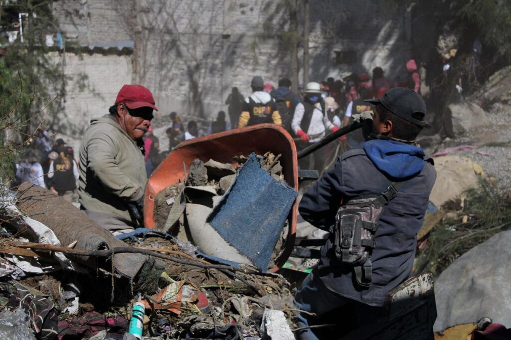 Llaman a vecinos a no arrojar basura en vialidades para evitar encharcamientos, en Chimalhuacán