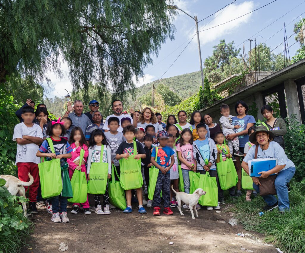 Economía Ambiental/Donan útiles escolares asociaciones que luchan por “primero las causas”/Víctor Zendejas Orozco