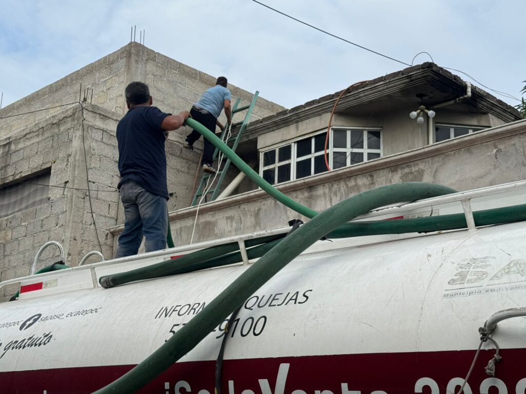 Aplican plan emergente de abasto de agua en pipas en la colonia Viento Nuevo, en Ecatepec